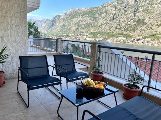 J&M Apartment Kotor Extérieur photo