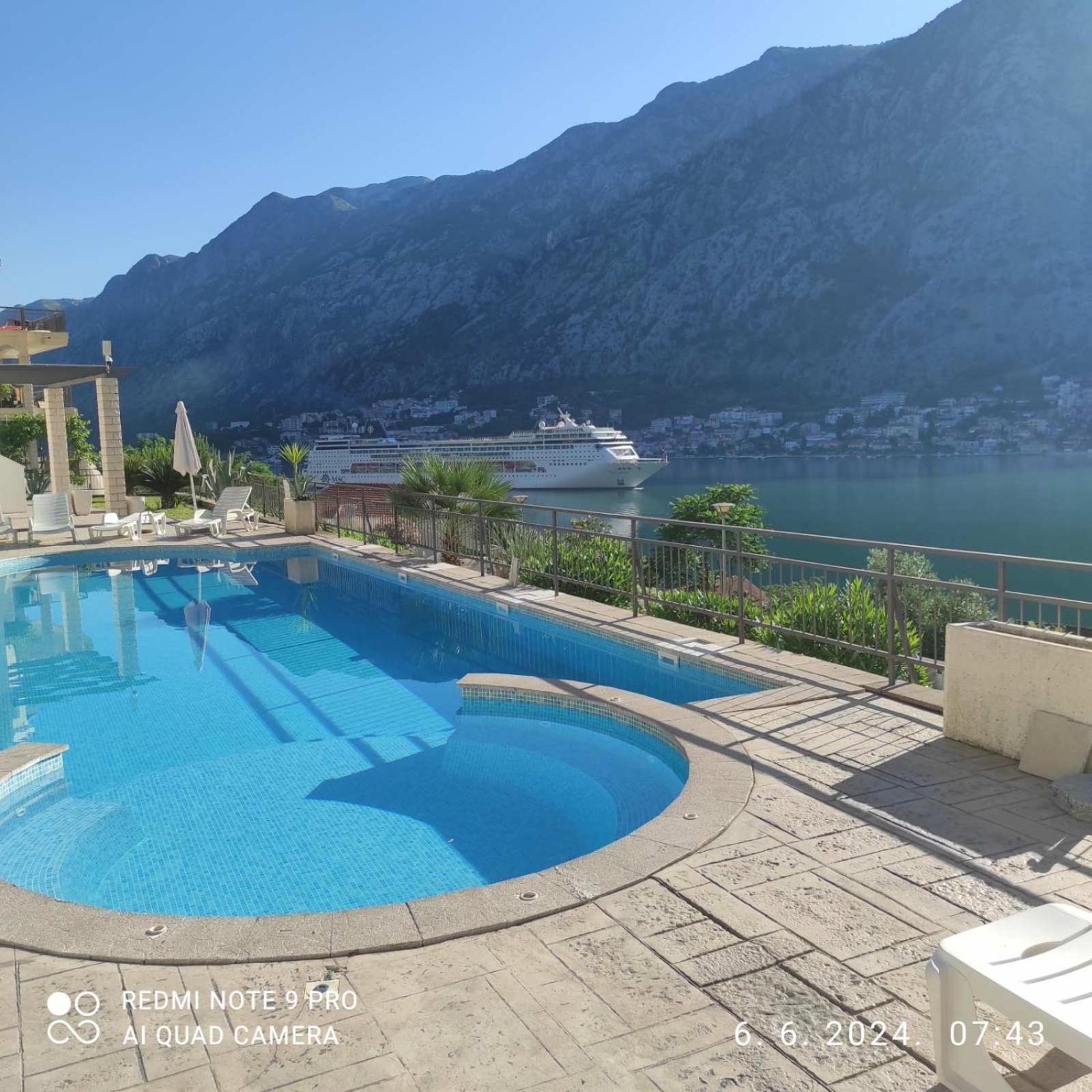 J&M Apartment Kotor Extérieur photo